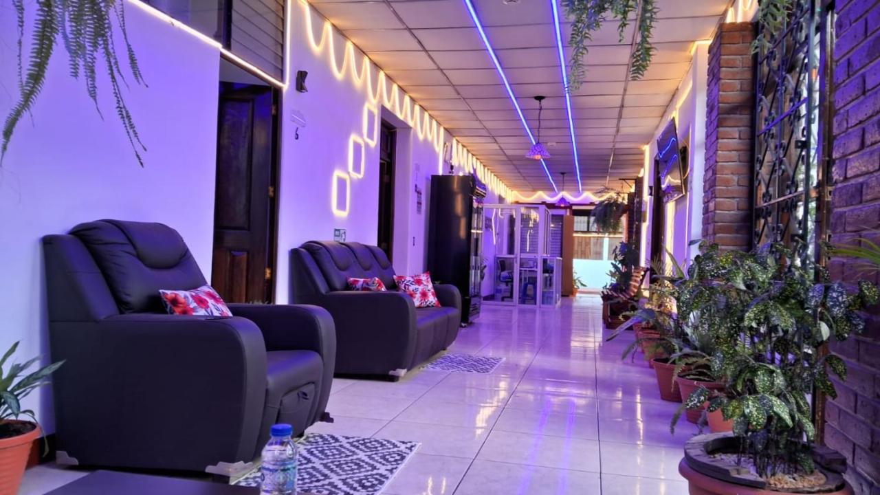 Hotel Kamelot Parque Central Quetzaltenango Eksteriør bilde