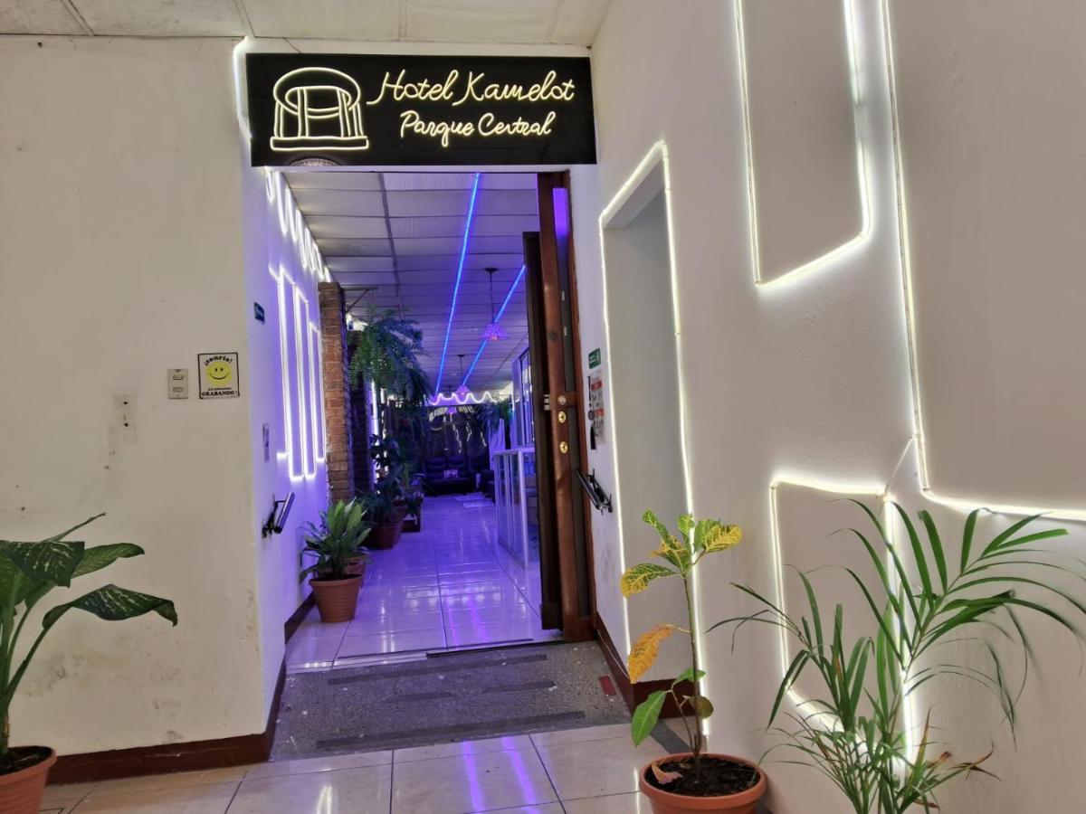 Hotel Kamelot Parque Central Quetzaltenango Eksteriør bilde