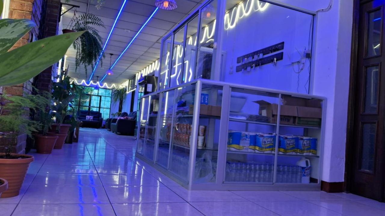 Hotel Kamelot Parque Central Quetzaltenango Eksteriør bilde