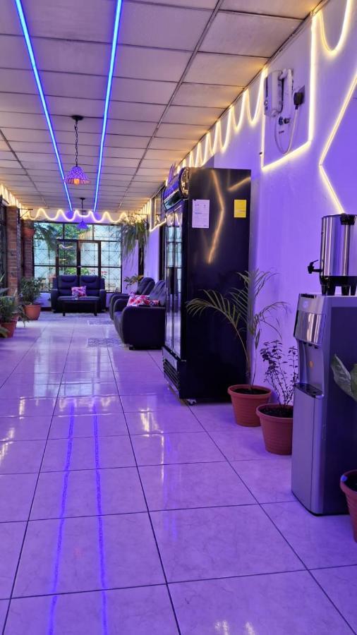 Hotel Kamelot Parque Central Quetzaltenango Eksteriør bilde