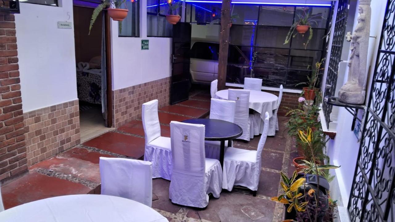 Hotel Kamelot Parque Central Quetzaltenango Eksteriør bilde