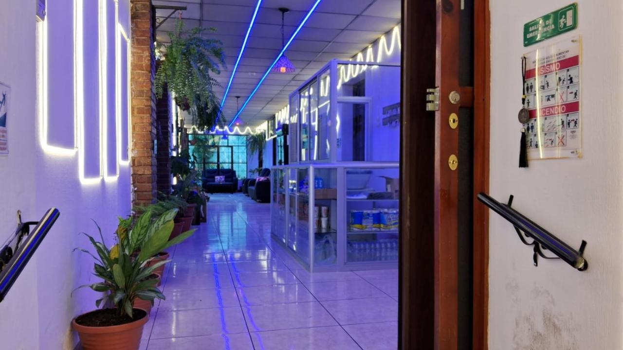 Hotel Kamelot Parque Central Quetzaltenango Eksteriør bilde