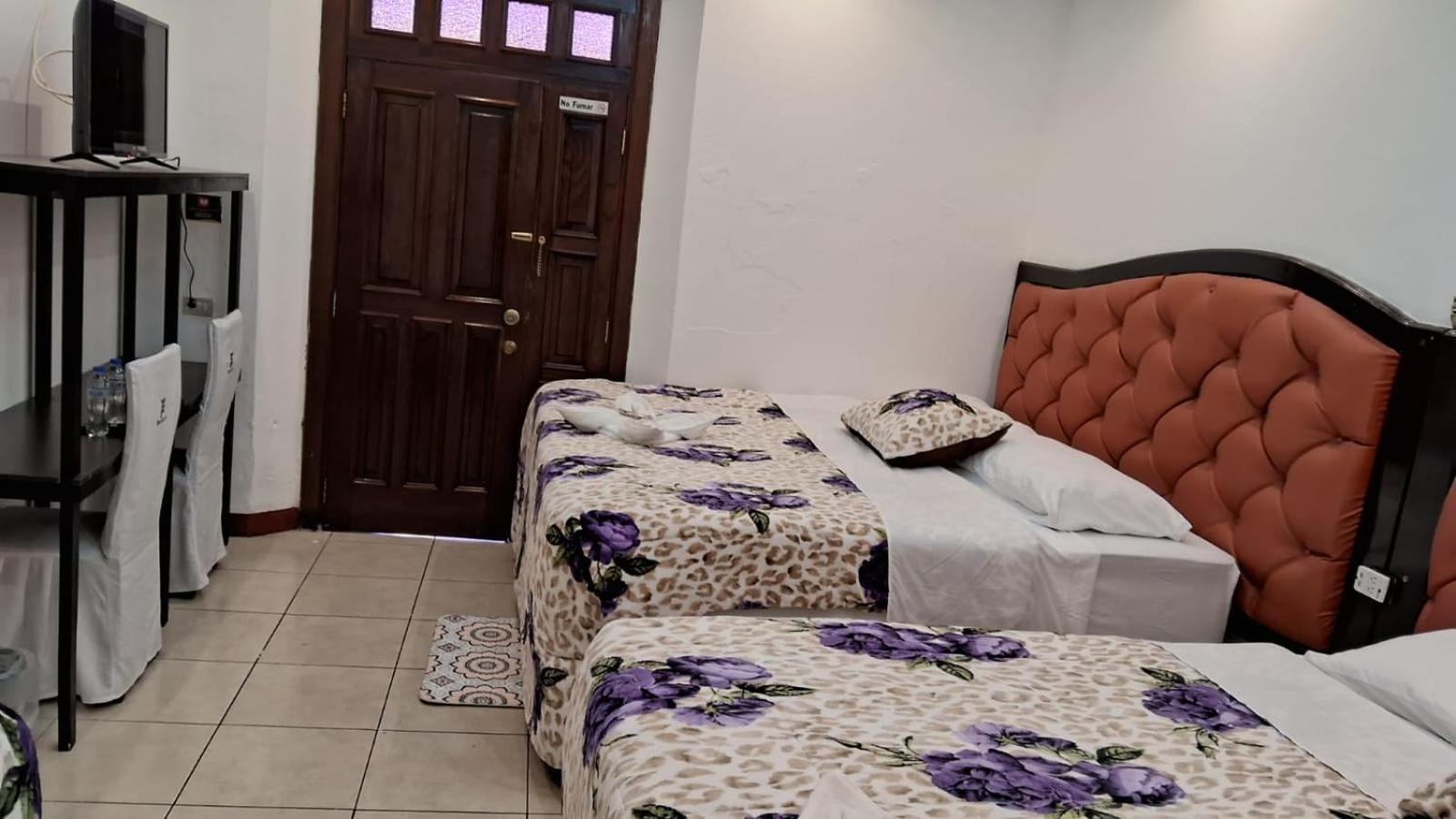 Hotel Kamelot Parque Central Quetzaltenango Eksteriør bilde