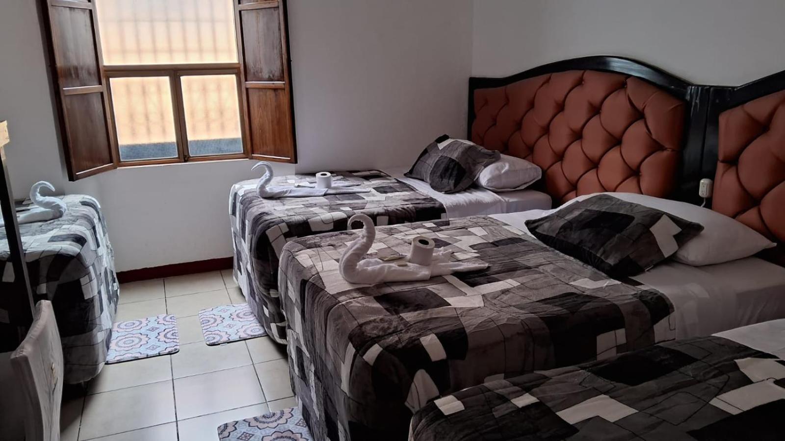 Hotel Kamelot Parque Central Quetzaltenango Eksteriør bilde