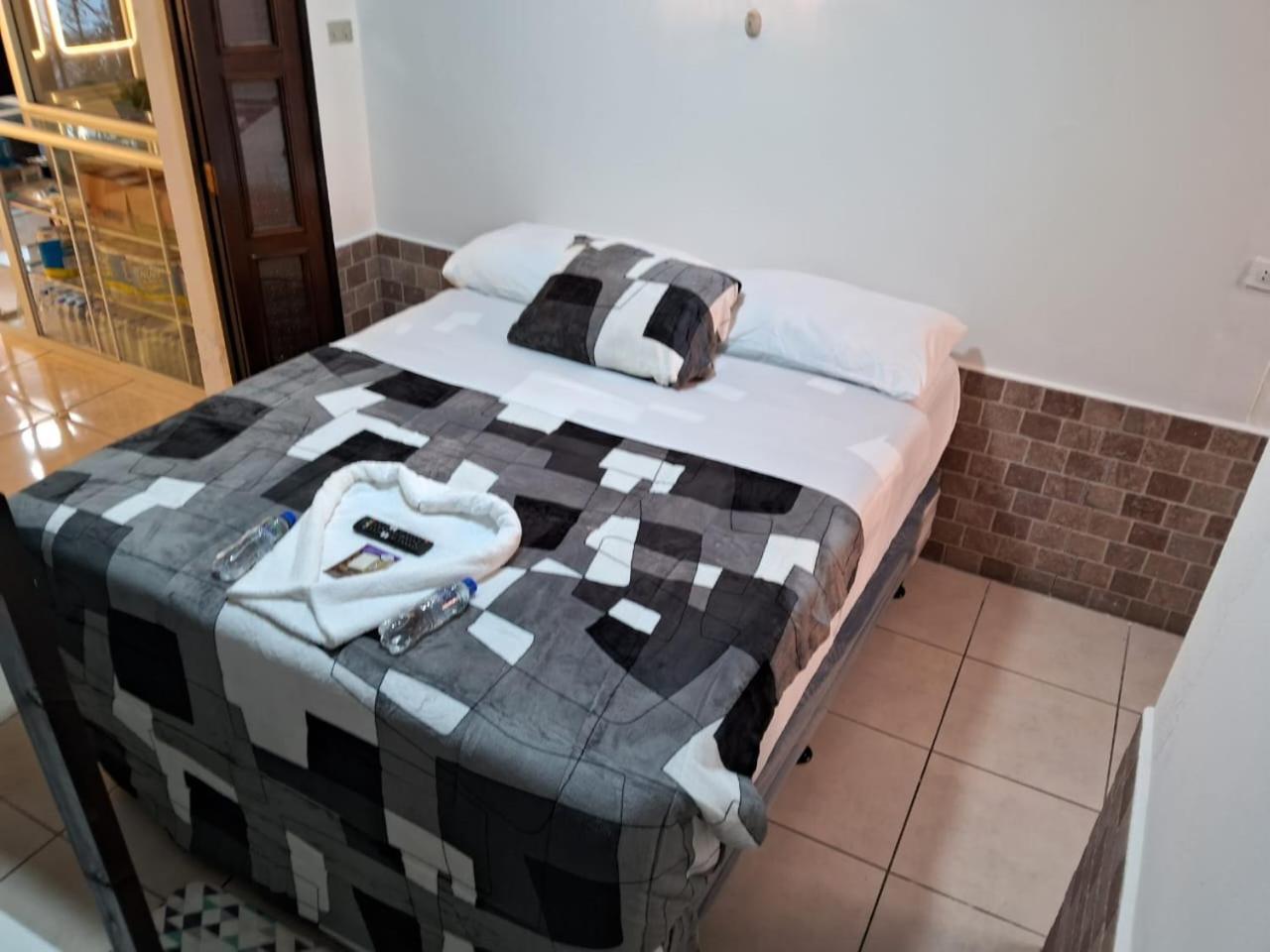 Hotel Kamelot Parque Central Quetzaltenango Eksteriør bilde
