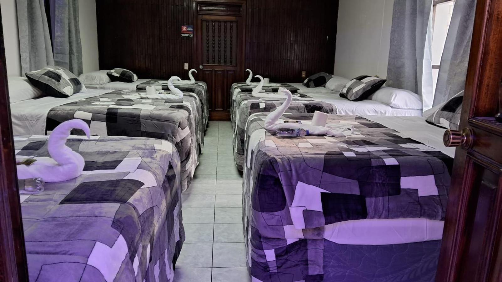 Hotel Kamelot Parque Central Quetzaltenango Eksteriør bilde