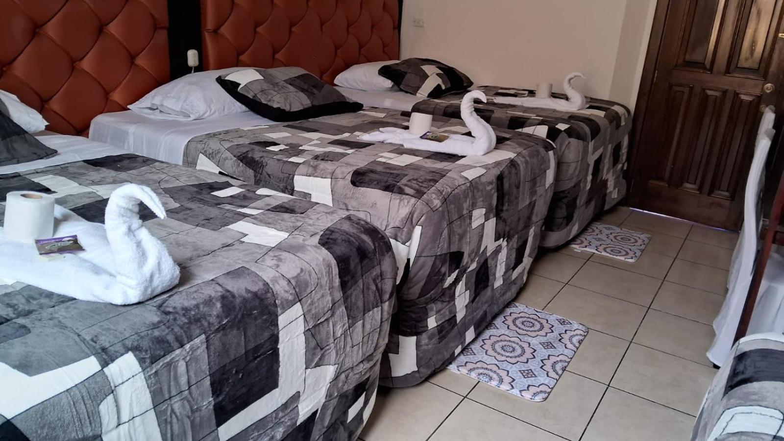 Hotel Kamelot Parque Central Quetzaltenango Eksteriør bilde