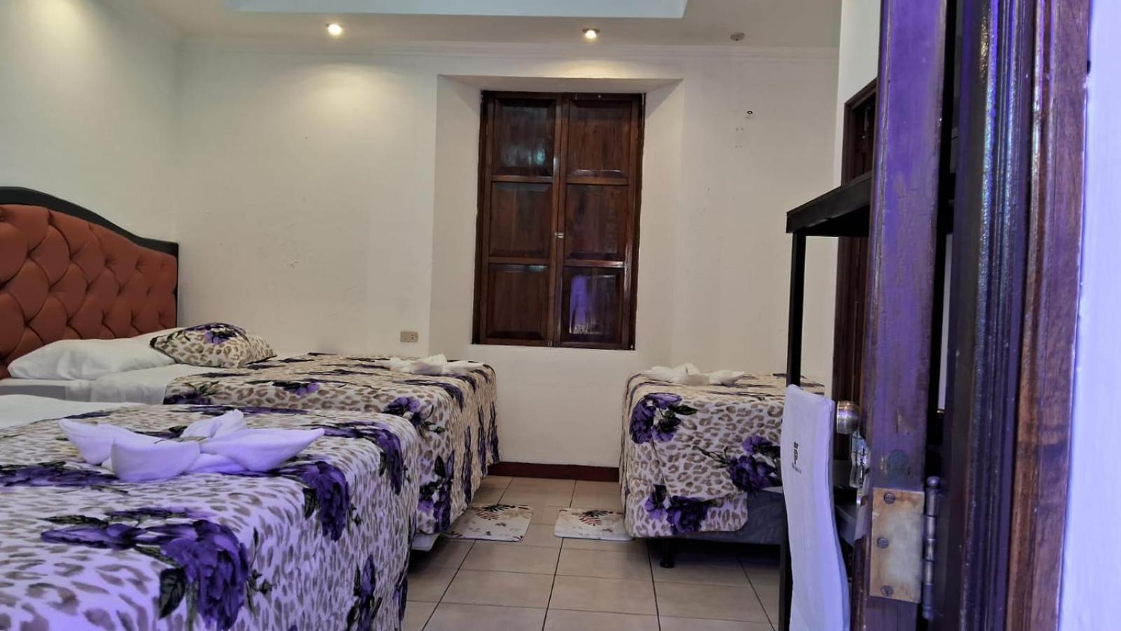 Hotel Kamelot Parque Central Quetzaltenango Eksteriør bilde