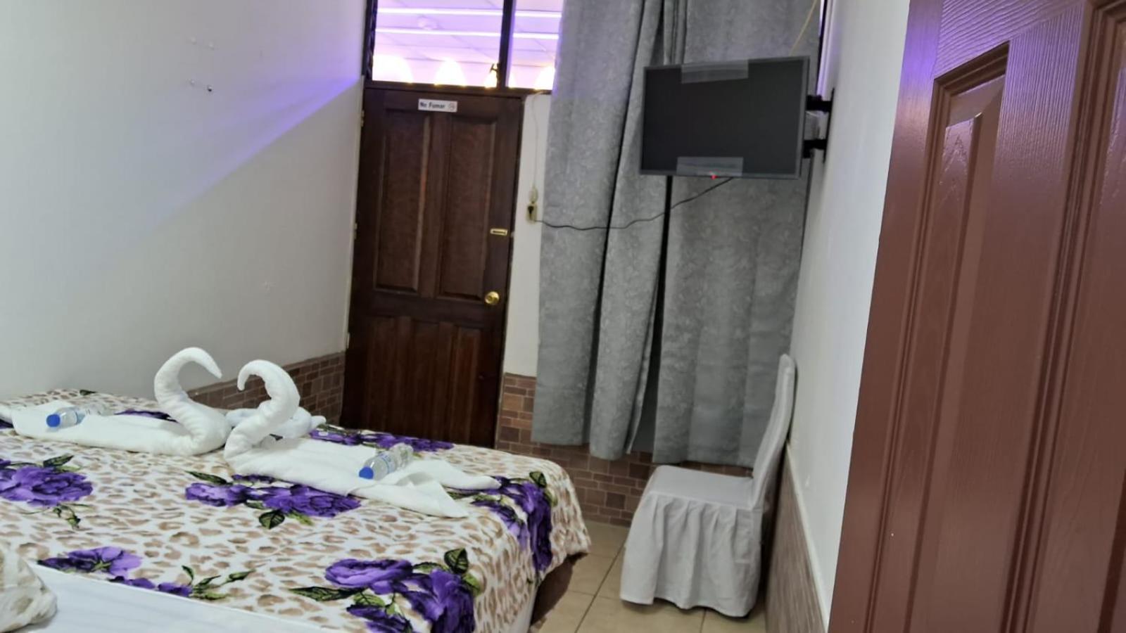 Hotel Kamelot Parque Central Quetzaltenango Eksteriør bilde