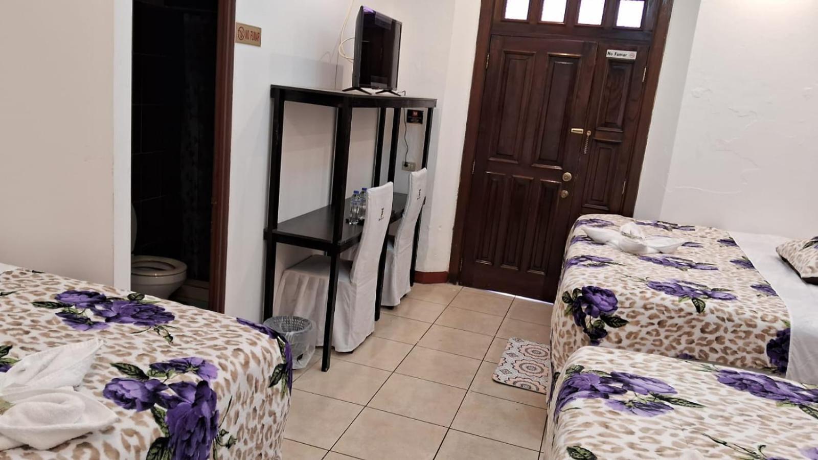 Hotel Kamelot Parque Central Quetzaltenango Eksteriør bilde