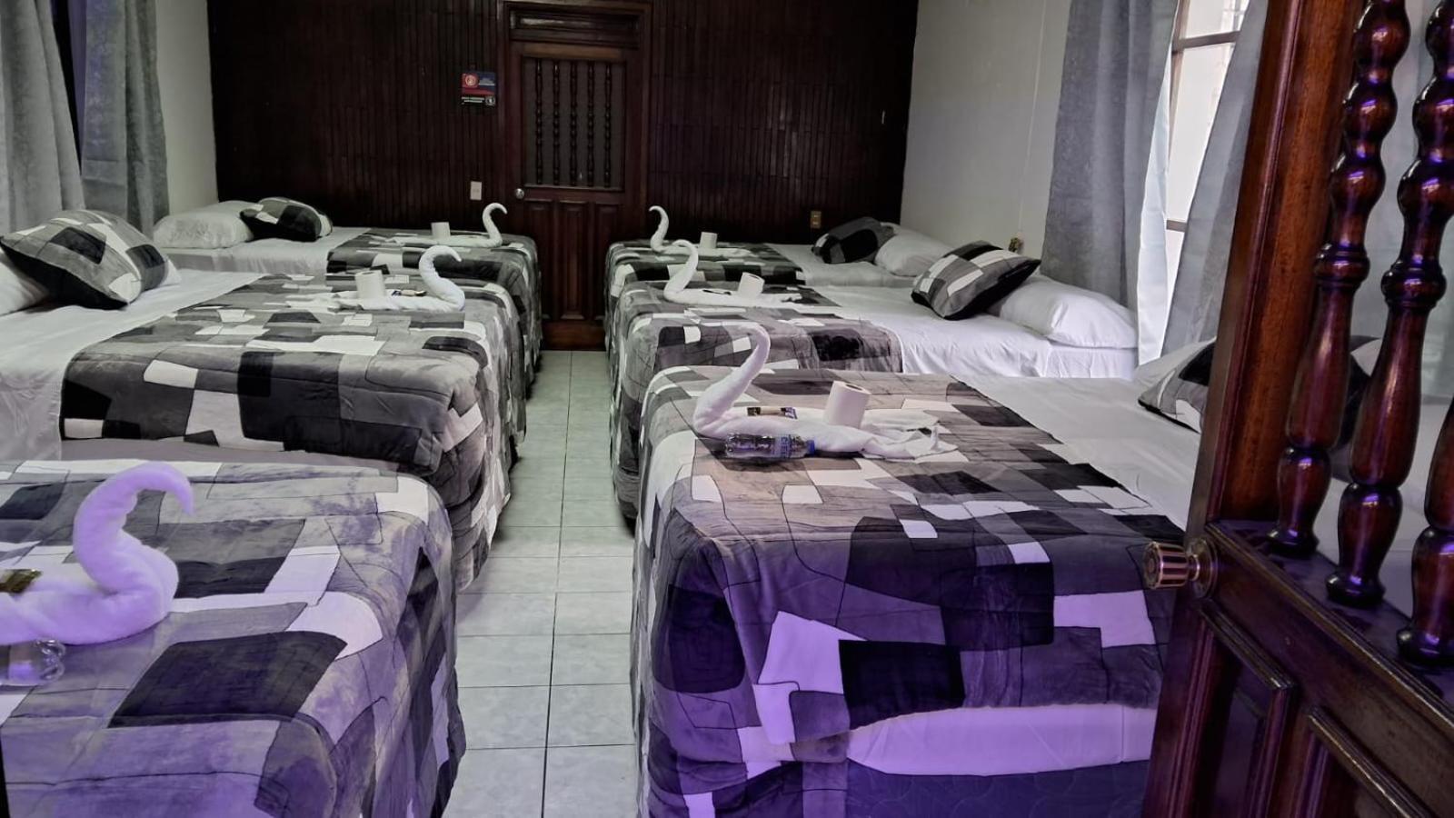 Hotel Kamelot Parque Central Quetzaltenango Eksteriør bilde