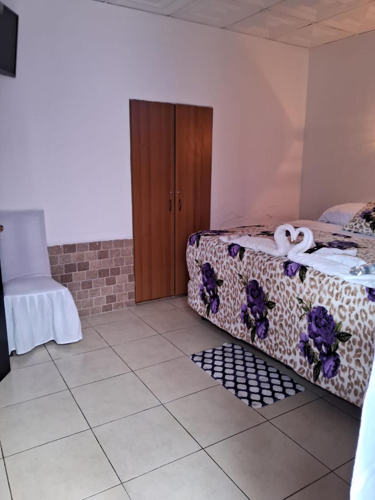 Hotel Kamelot Parque Central Quetzaltenango Eksteriør bilde